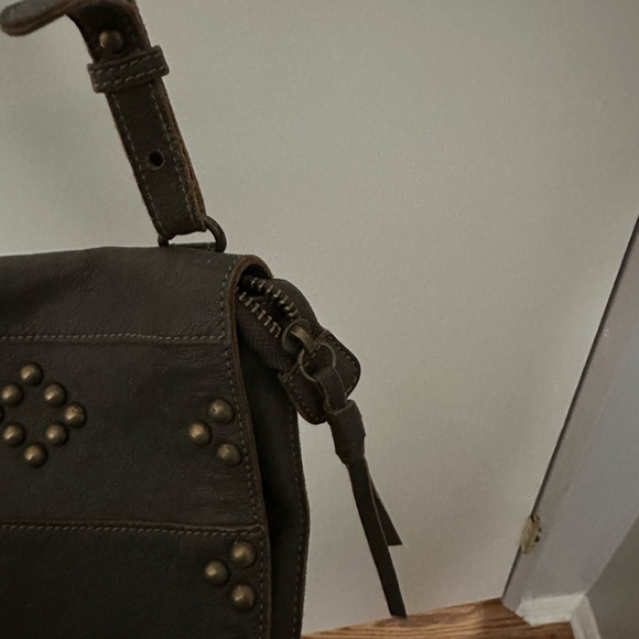 Isabella Fiore Olive Green leather crossbody purse - Picture 7 of 13